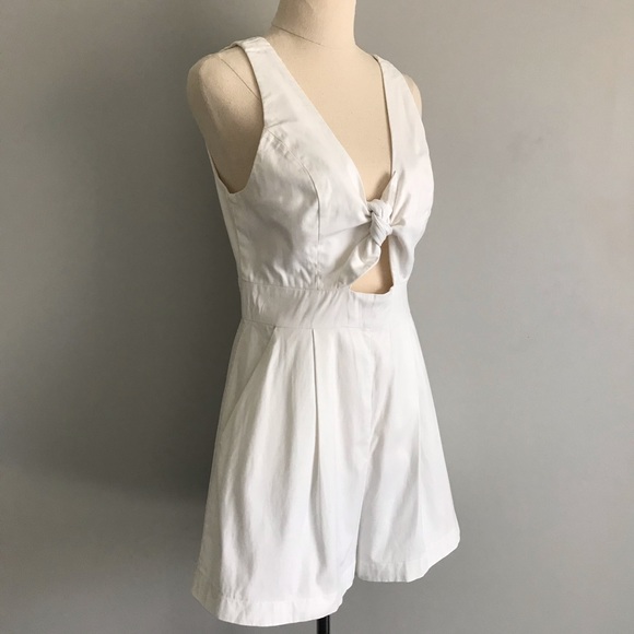 KOOKAÏ White Sleeveless Peekaboo Playsuit - Picture 3 of 15